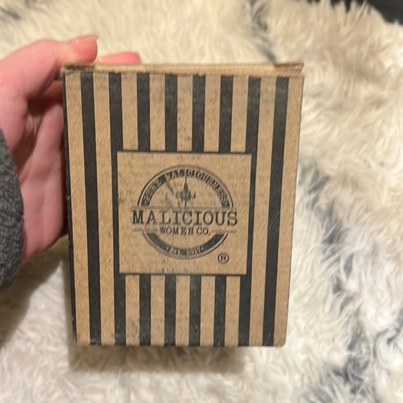 Malicious women co lavender & coconut water cancer zodiac sign candle NEW IN BOX - Picture 2 of 5